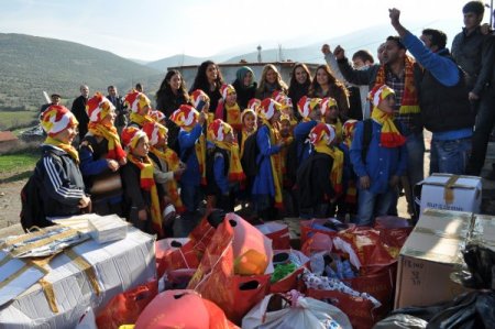 Göztepeli taraftarlardan Balıkesir'deki köy okuluna yardım