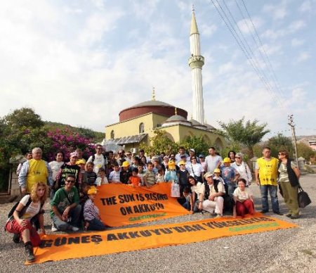Greenpeace, Büyükeceli Camisi'ne Güneş Enerji Paneli Yerleştirdi
