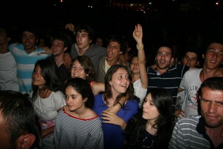 Grup 84 Ereğli’de Gençleri Şarkılarıyla Coşturdu