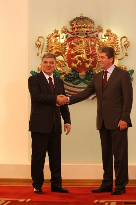 Gül, Bulgaristan'da Resmi Törenle Karşılandı