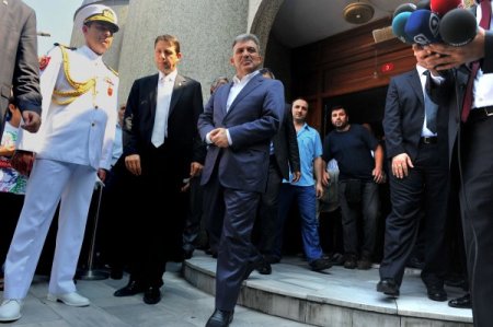 Gül, Cuma Namazını Babası Ve Kayınpederi İle Birlikte Kıldı