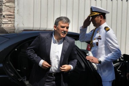 Gül, Cuma Namazını Babası Ve Kayınpederi İle Birlikte Kıldı