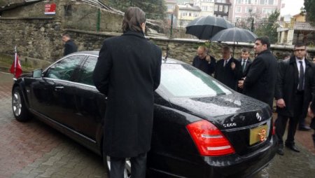 Gül, Cuma namazını Yeniköy Camii'nde kıldı