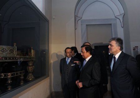 Gül, Sultan’a Sarayı Gezdirdi