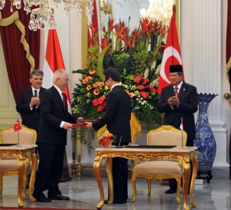 Gül: Akdeniz Kıyısında Kapalı Rejimlere Artık Yer Yok