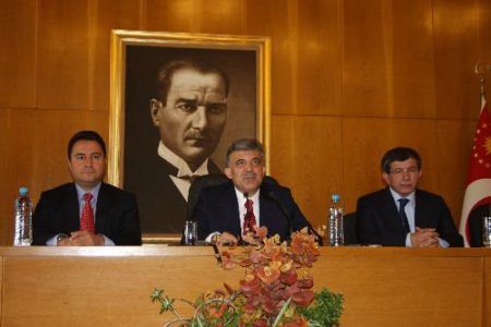 Gül: Başkanlık Sistemi Tartışılabilir, Ancak Türkiye'nin Gündeminde Yok