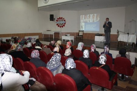 Gül Cemal Hatun Derneği 'Aile İçi İletişim' semineri düzenledi