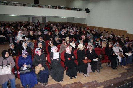 Gül Cemal Hatun Derneği 'Aile İçi İletişim' semineri düzenledi