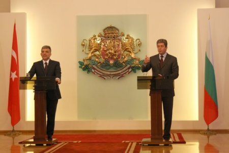 Gül-pırvanov'la Basın Toplantısı Düzenledi