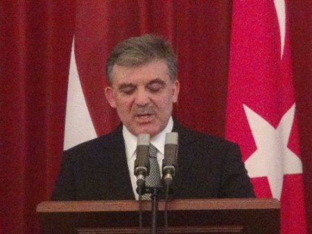 Gül: Şehitliğimize gösterdiğiniz itinadan dolayı teşekkür ederim