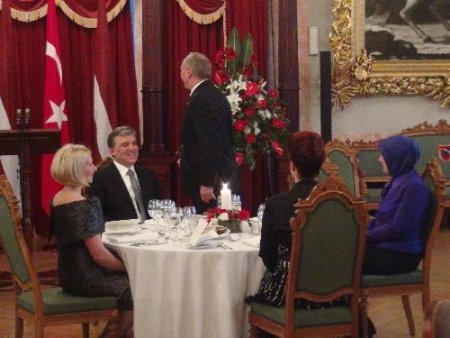 Gül: Şehitliğimize gösterdiğiniz itinadan dolayı teşekkür ederim