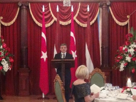 Gül: Şehitliğimize gösterdiğiniz itinadan dolayı teşekkür ederim