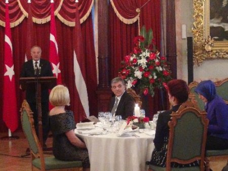 Gül: Şehitliğimize gösterdiğiniz itinadan dolayı teşekkür ederim