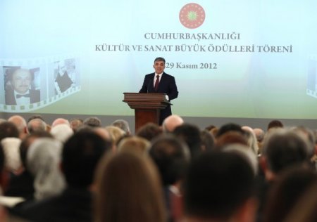 Gül: Tarihi konuların dizi ve filmlere konu olması sevinilecek bir şey