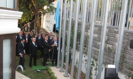 Gül ve Nazarbayev, Türk Dili Konuşan Ülkeler Konseyi bayrağını göndere çekti