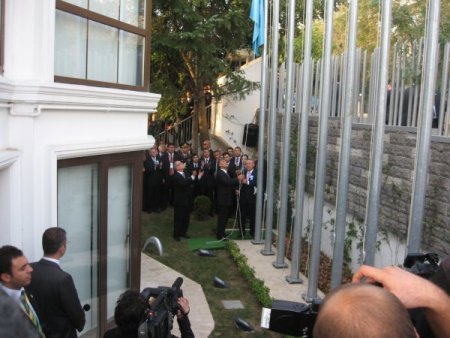 Gül ve Nazarbayev, Türk Dili Konuşan Ülkeler Konseyi bayrağını göndere çekti