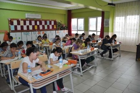 Gülen Koleji, ‘altın çocukları’ ödüllendirdi