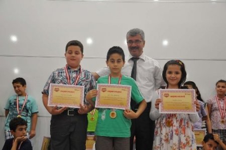 Gülen Koleji, ‘altın çocukları’ ödüllendirdi