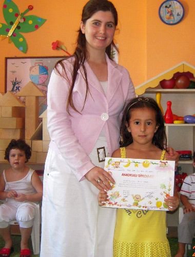 Gülen Minik Yüzlerin Diploma Sevinci
