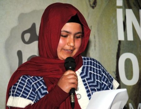 Gülleri Efendisi için yazdıkları şiir ve kompozisyonları okudular