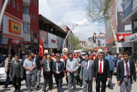 Güllerin Efendisi güllerle hatırlandı