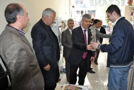 Güllerin Efendisi için gül dağıttılar