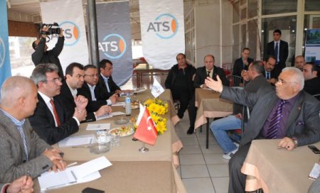 Güllük Caddesi Esnafı, Avm'lere Karşı Caddeyi Şenlendirerek Ayakta Duracak