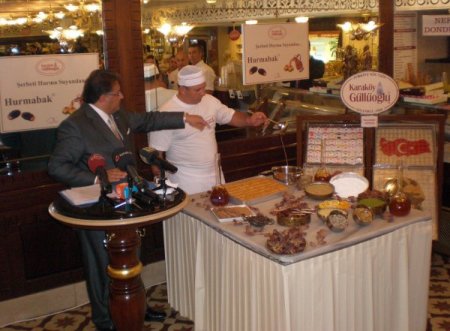 Güllüoğlu Hurma Suyundan Baklava Üretti