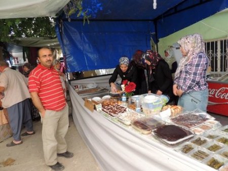 Gülnar'da hayır çarşısı açıldı