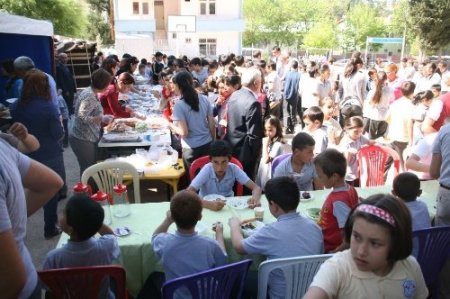 Gülnar'da ihtiyaç sahibi öğrenciler yararına kermes