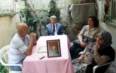 Gülsar, şehit öğretmenin ailesini ziyaret etti