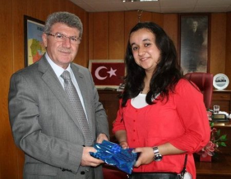 Gülsar’dan YGS şampiyonuna kutlama