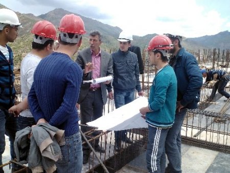 GÜ’lü inşaat teknikerleri işi mutfağında öğreniyor