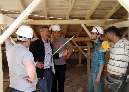 GÜ’lü inşaat teknikerleri işi mutfağında öğreniyor