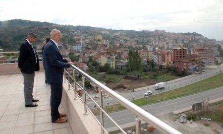 Gülüç Yolunda Sıra Sanat Çalışmalarına Geldi