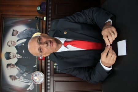 Gülüç'te heyelan tehlikesi oluşturan dağın tıraşlanmasına başlandı