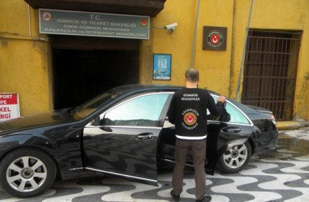 Gümrük Muhafaza'dan lüks araba operasyonu