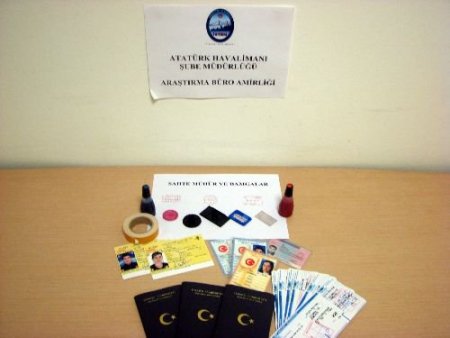 Gümrük Polisi, Kaçakçılardan İnsan Saçı Ve Kanarya Bile Ele Geçirdi