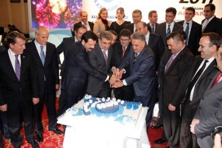 Gümrük Ve Ticaret Bakanı Hayati Yazıcı