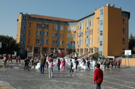 Gümüş Koleji’nin Öğrencilerine Karne Hediyesi ‘kar’ Oldu