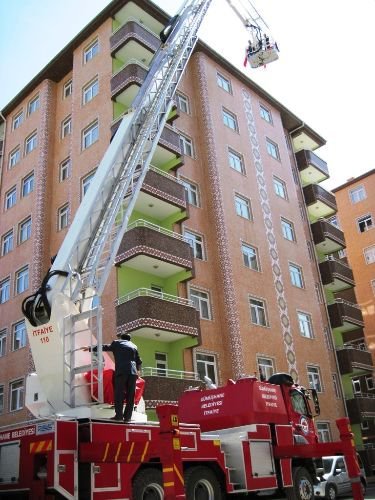 Gümüşhane Belediyesi'nin Yeni İtfaiye Aracı Hizmete Girdi