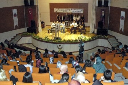 Gümüşhane Üniversitesi’nde Türk halk müziği konseri