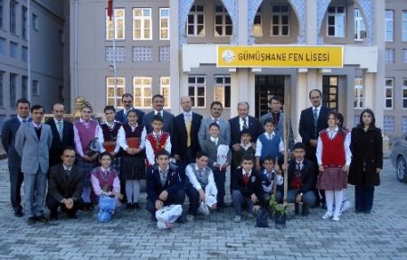 Gümüşhane'de 'bir Öğrenci Bir Fidan' Projesi Kapsamında Fidan Dikimi Yapıldı