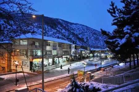 Gümüşhane'de Kar Yağışı Kenti Beyaza Bürüdü