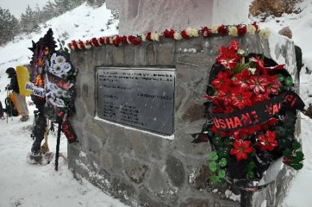 Gümüşhane'de Ölen Dağcıların Anısına Yaptırılan Anıt Gözyaşlarıyla Açıldı