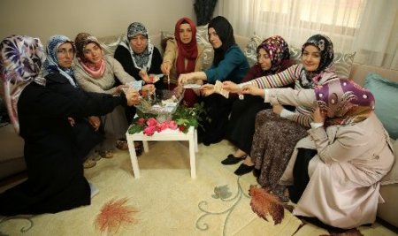 Gün parasıyla 30 yetime annelik yapacaklar