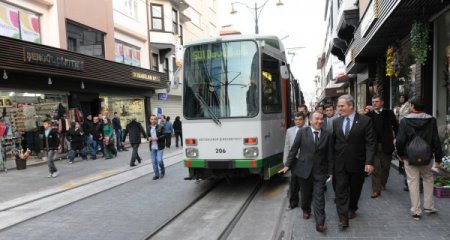 Günde 7 bin kişi taşıyan tramvay hattı Yalova yoluna uzatılıyor