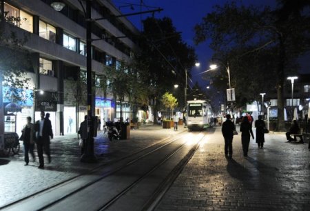 Günde 7 bin kişi taşıyan tramvay hattı Yalova yoluna uzatılıyor