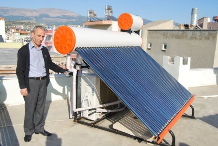 Güneş enerjisiyle kaloriferleri ısıtıyor