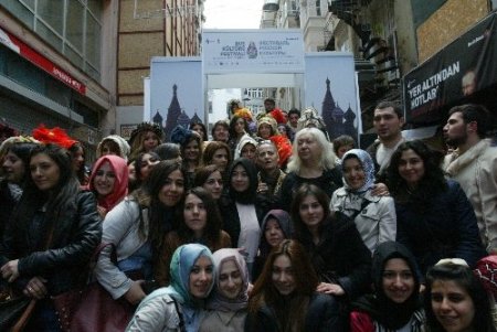 ‘Güneş Nemrut’tan doğar’ defilesi Rus kültürüyle buluştu